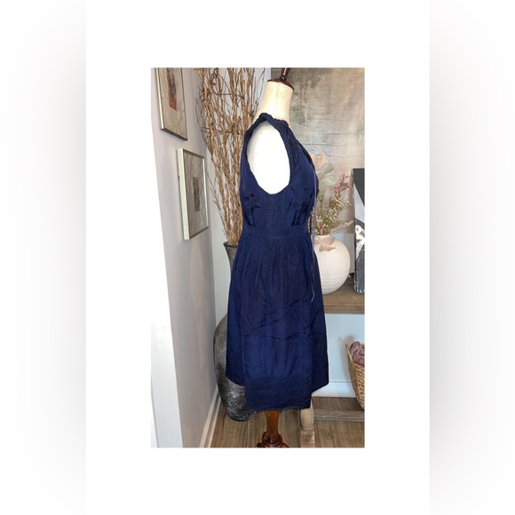 🚫SOLD🚫 Anthropologie Maeve dark navy 100% Silk smocked dress size 4 - Picture 4 of 7
